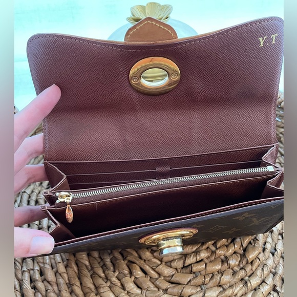 Louis Vuitton Monogram Clutch - Picture 8 of 11